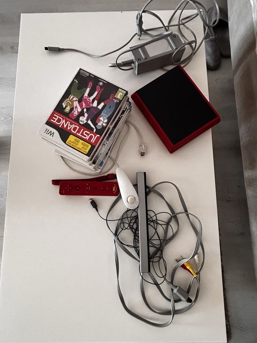 Nintendo Wii Mini RVL-201 + 6 jocuri originale + Wii Remote + Nunchuk