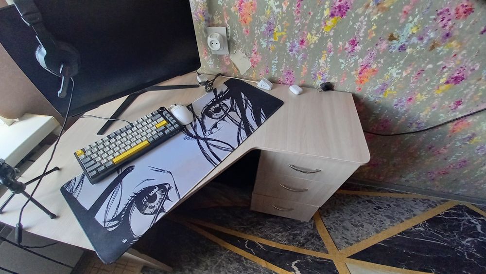 Продам угловой стол