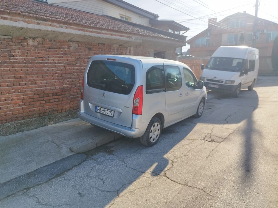 Продавам Пежо Партнер