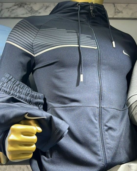 Темно-синий спорткостюм Nike