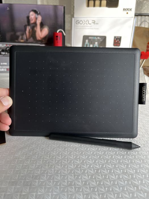 Графический планшет Wacom One Small CTL-472 черный
