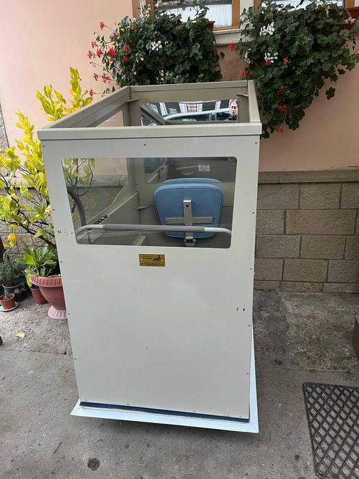 Cabina lift interior pentru persoane dizabilitati azil batrani etc