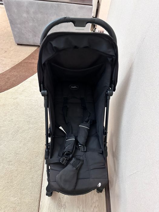 Продам легкую коляску Evenflo