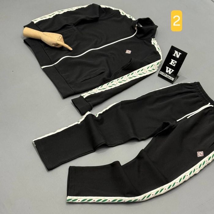 Trening bărbați alb și negru