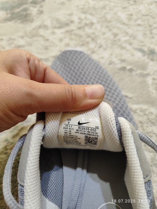 Продам оригинальные кроссовки Nike