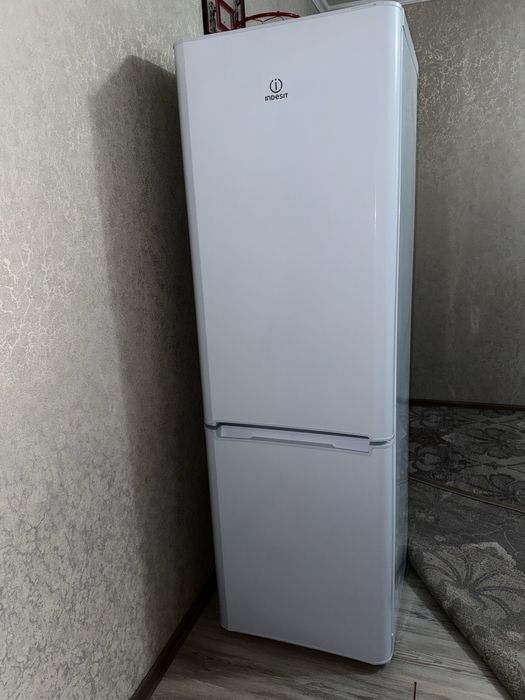 Холодильник Indesit