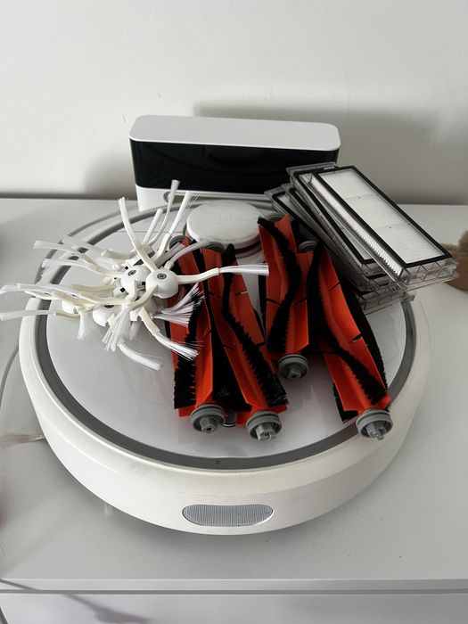 Продам Xiaomi mi robot vacuum