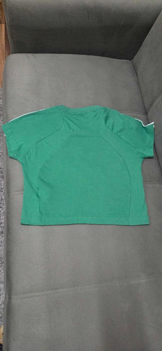 Tricou fete marca Adidas,original,model crop,marimea 9-10 ani,140 cm,stare foarte buna