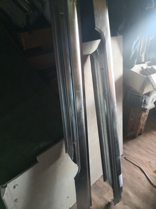 Прагове за нисан микра к. 11 маншони нови комплект и делко