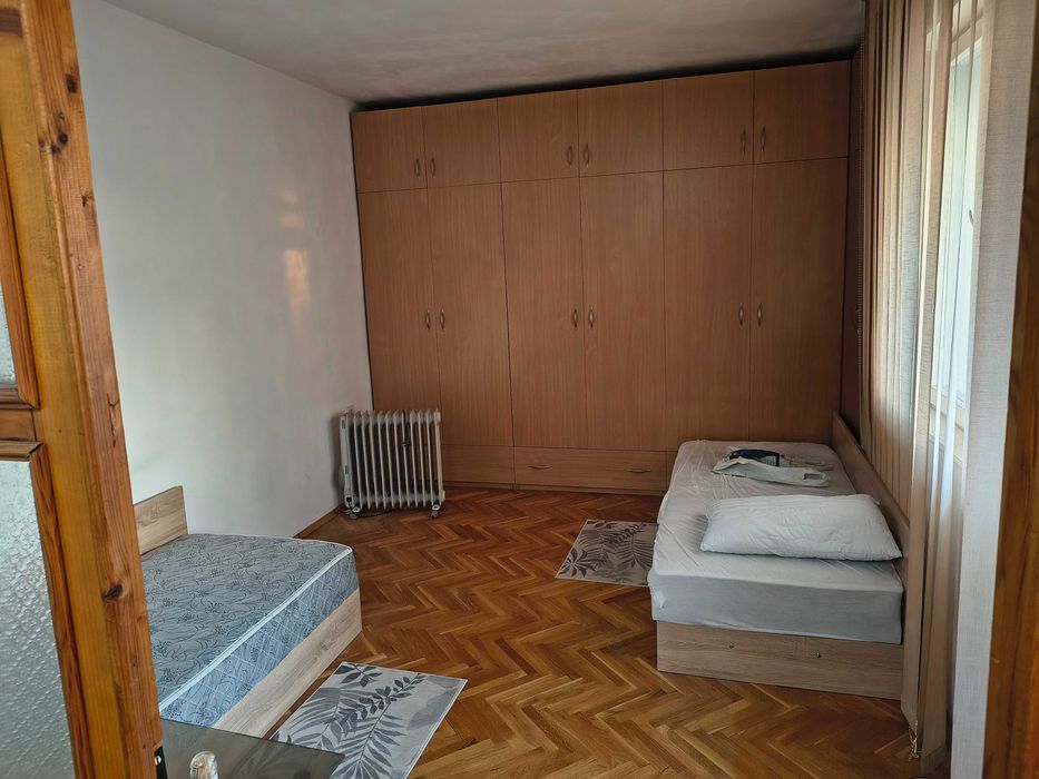 Дава се под наем Тристаен апартамент в Силистра, Изток - 100 кв.м за 229.5 € - Снимка #1