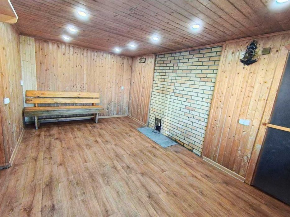В продаже летний домик, Бесколь
