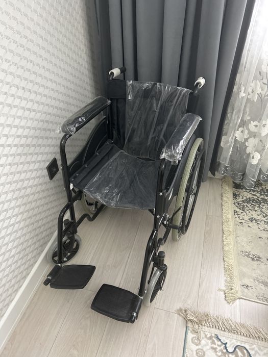 Ходунки и инвалидный коляска