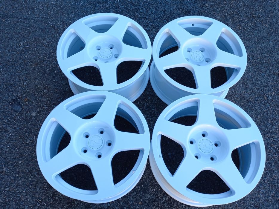 17.5x114.3 Fifteen 52 Pure White 8.0ж ет40 Honda Toyota Mitsubushi Sub