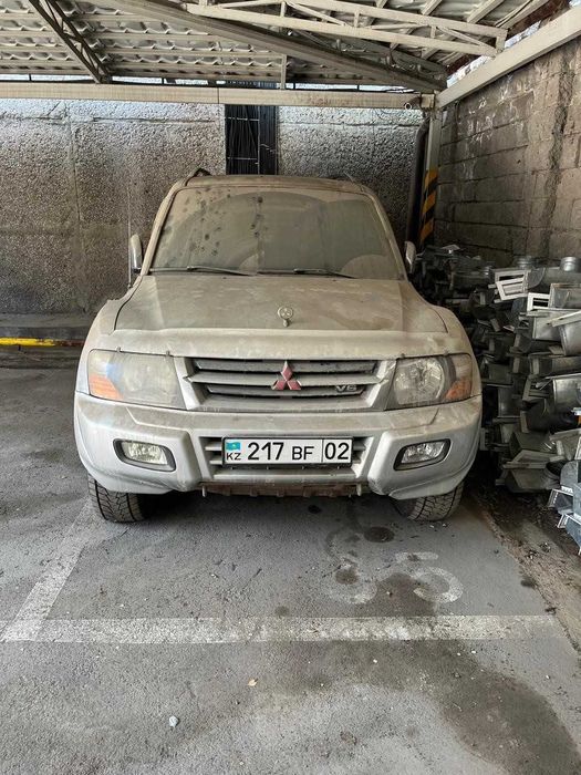 Автомобиль Митцубиси Паджера