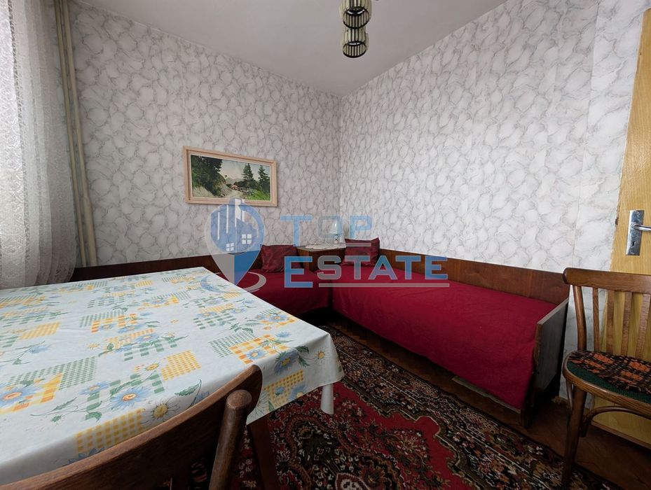 Тристаен тухлен апартамент в центъра на град Стражица