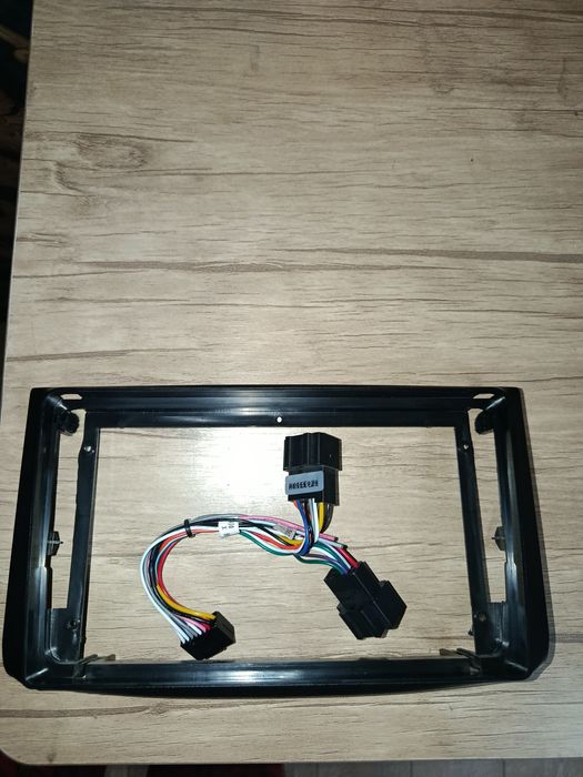 Рамка и шлейф проводов для 9 дюймового монитора на нексию 3