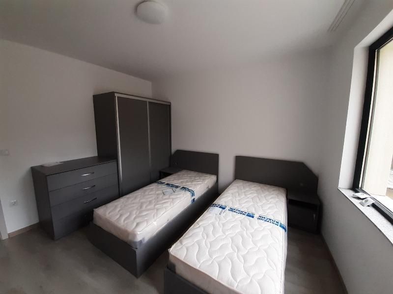 Дава се под наем Тристаен апартамент в Варна, Център - 100 кв.м за 750 € - Снимка #2