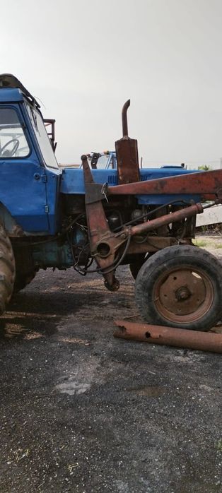 Продам трактор. На полном ходу