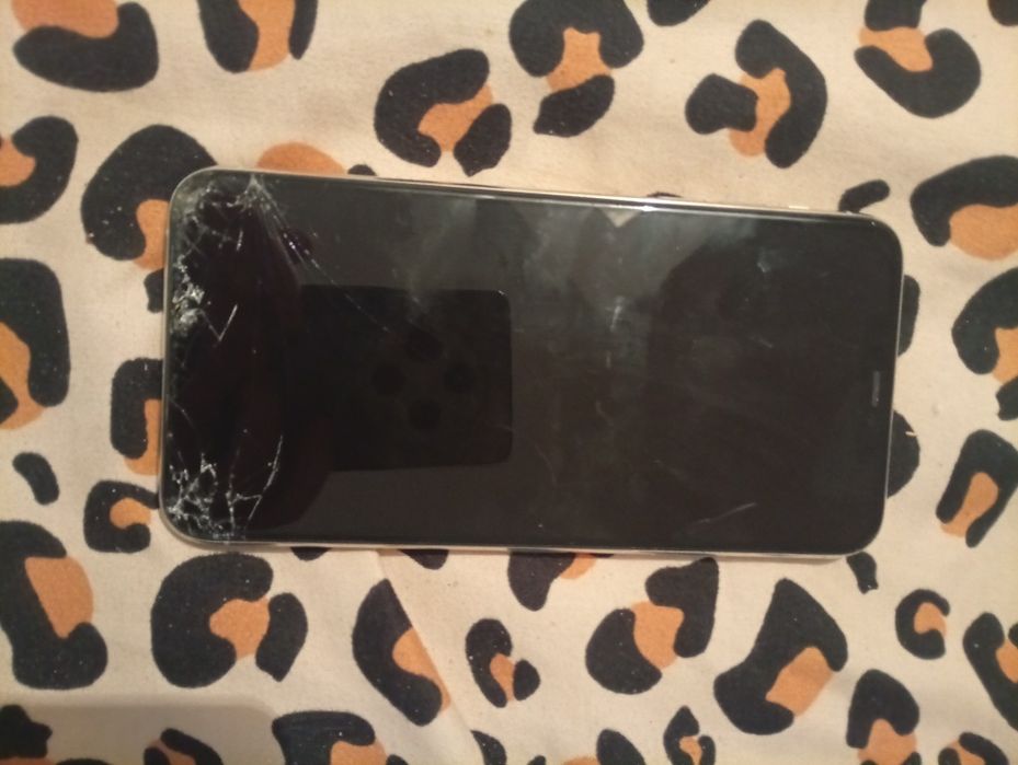 iPhon 11 pro max pret negociabil sau schimb