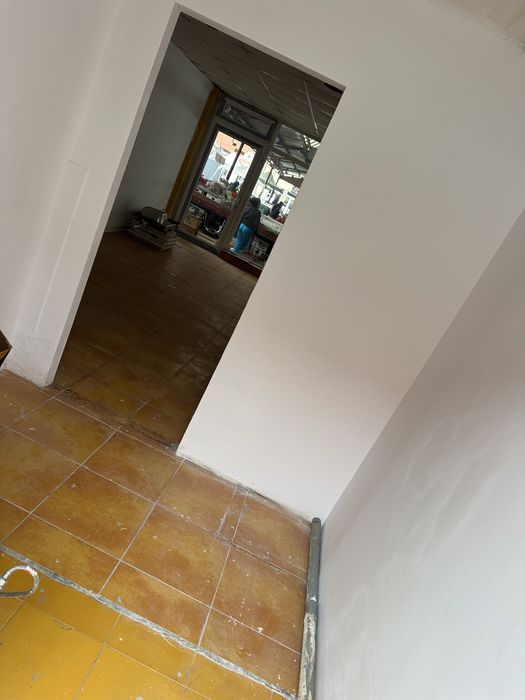 Inchiriez spatiu comercial piața obor