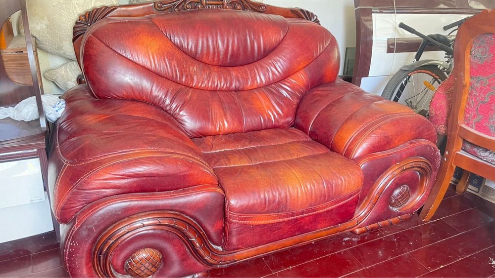 Кожаный диван - тройка