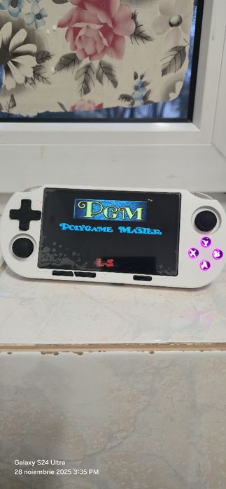 Mini consolă cu jocuri din copilărie