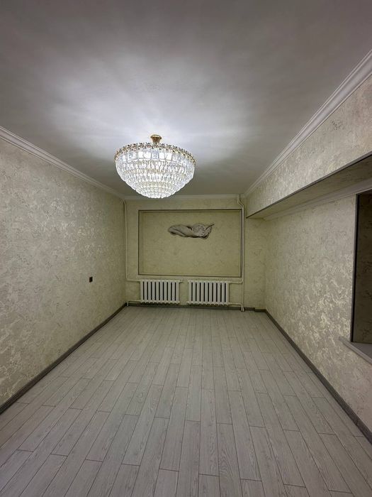 Кора камиш 2/4 1 хона квартира сотилади