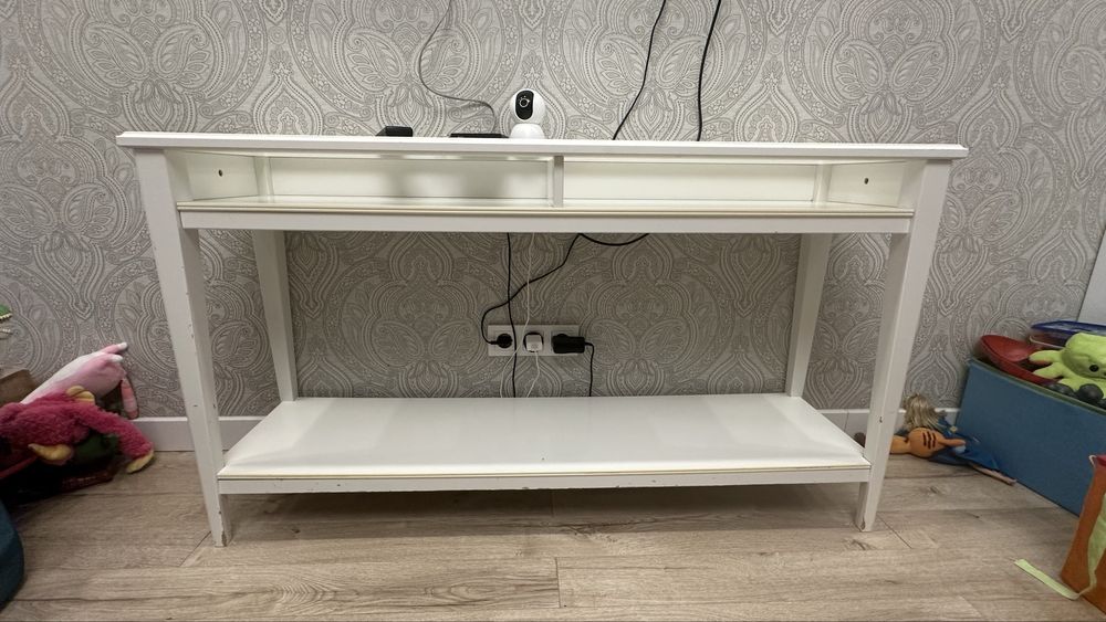 Продаю консоль IKEA LIATORP (икеа), белая