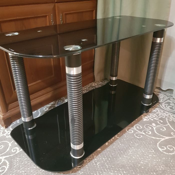 Стол журнальный.