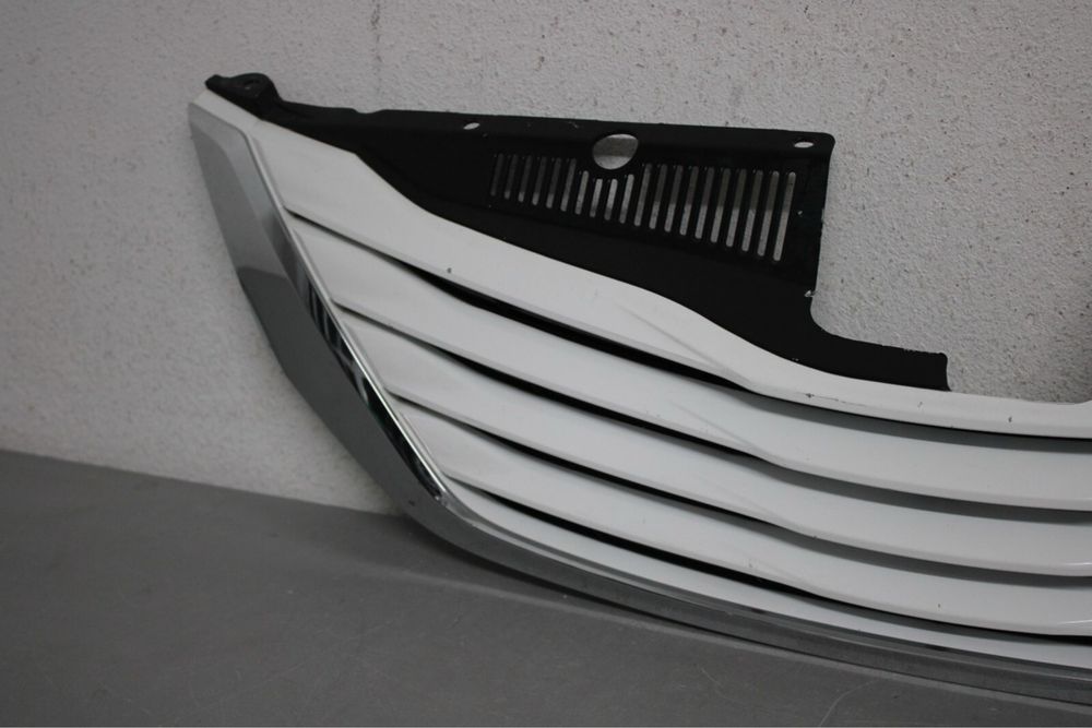 Решетка радиатора Toyota Sienna 2010г-2017г