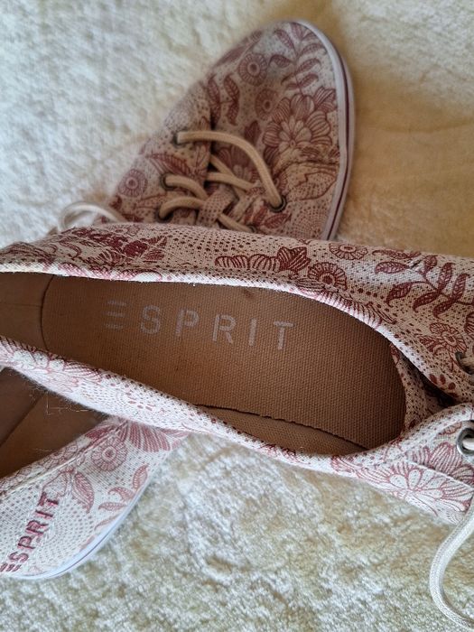 Pantofi sport Esprit. Marimea 37,stare bună.