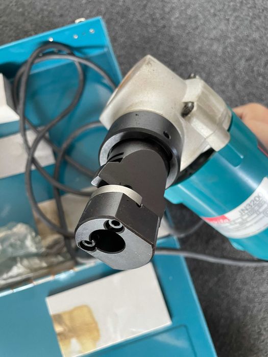 MAKITA JN3200 РЕЗАЧКА за стомана и алуминии с вграден дебеломер 3.2мм