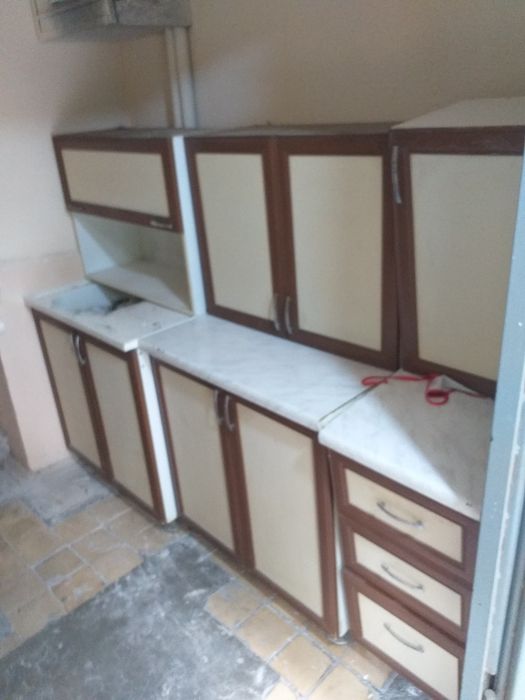 Kuxiniy mebel sotiladi