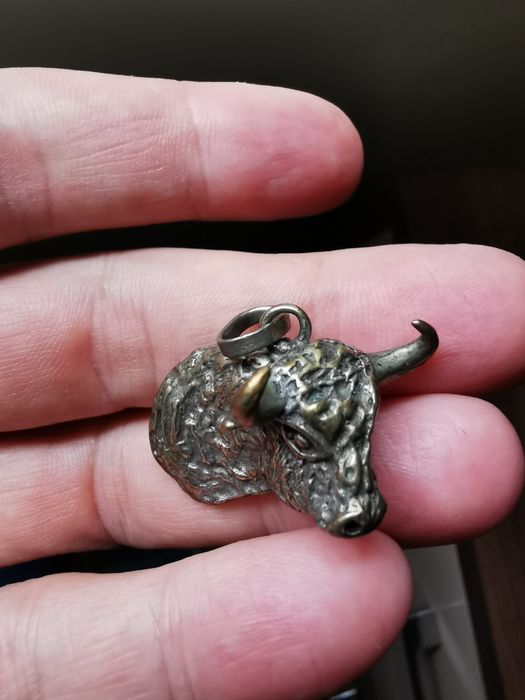 Pandantiv argint cap de taur de lupta