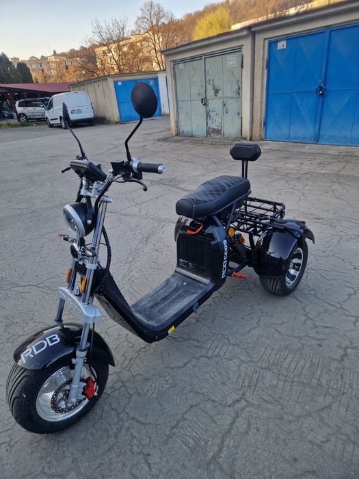 Vând Scuter Triciclu
