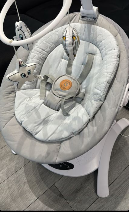 Balansoar, Lionelo, Bella, Multifunctional, Electric, Scaun reglabil, Ecran tactil si telecomanda, 6 miscari unice, 5 viteze, Cu melodii, Gri