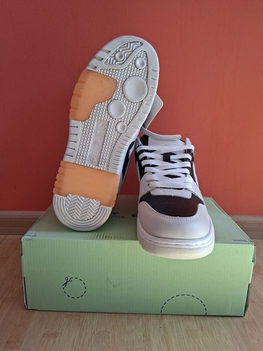 Off white Out Of Office