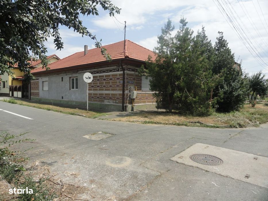 Casa 4 camere situata pe colt intr-o locatie buna in zona Gai