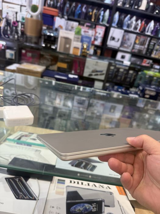 MacBook Air M3 13” 8/256GB Starlight