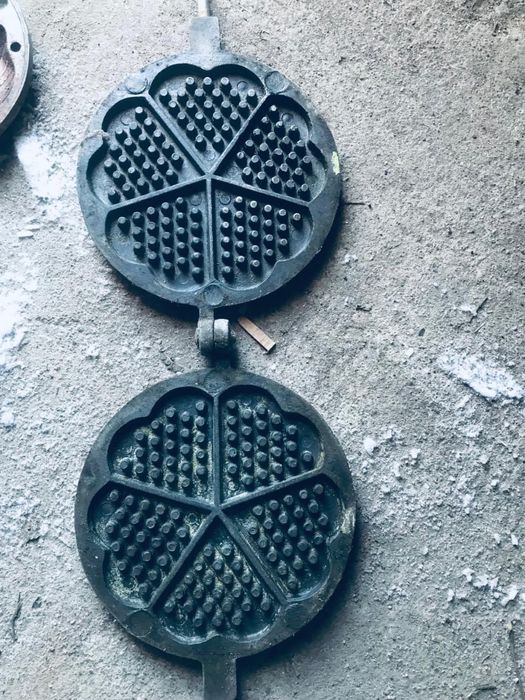 Продам вафельницу и орешницу