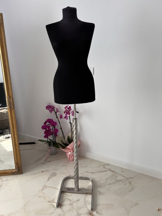 Inchiriez bust dama, manechin rochie mireasa nunta, Radauti, SV