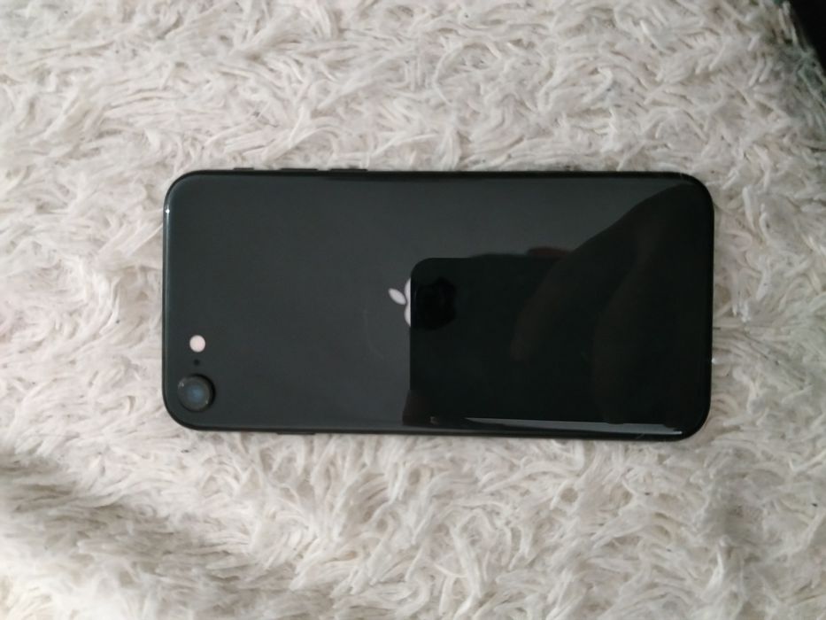 IPhone se2020 в хорошем состояние
