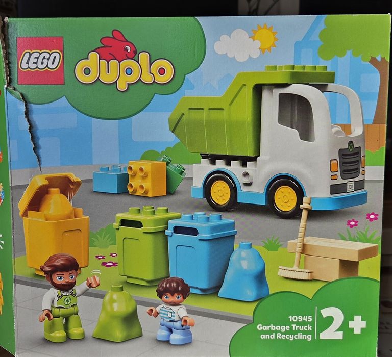 10945 - Garbage Truck and Recycling