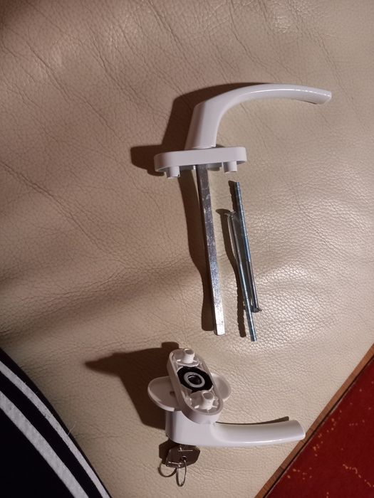 Mâner pentru ușă de balcon cu cheie Nou