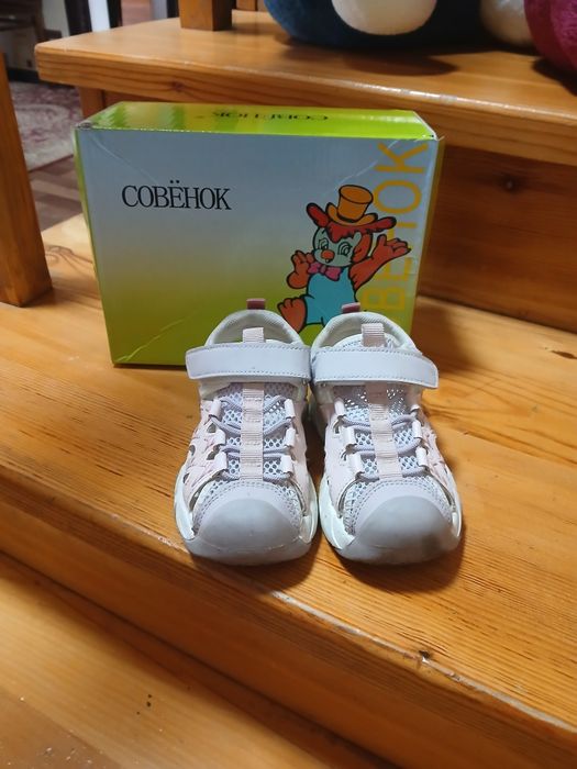 Продам детские кроссовки
