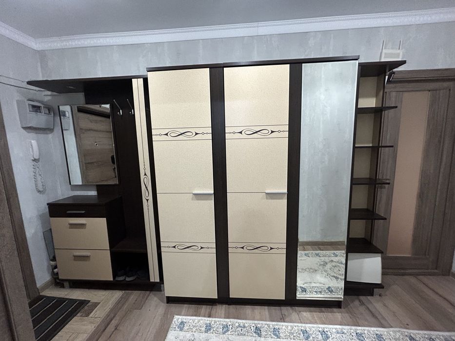 Продам прихожую.