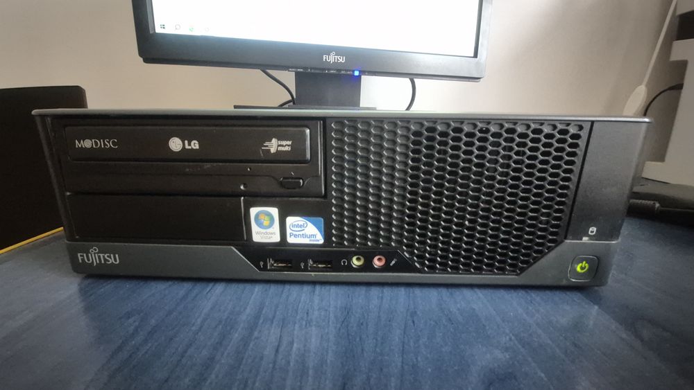 PC Complet Fujitsu (Monitor + Unitate + Periferice) | SSD 250GB + HDD