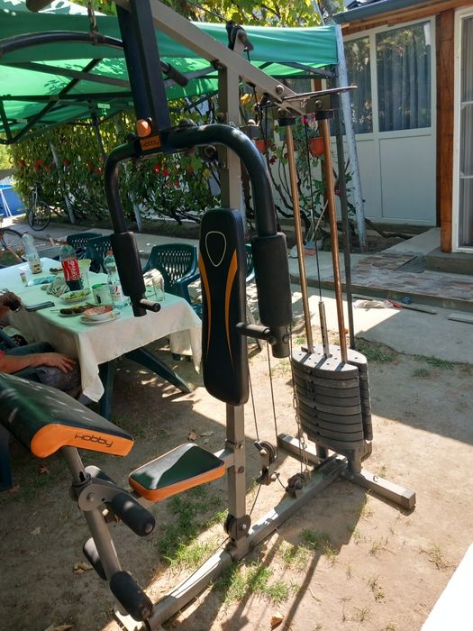 Aparat fitnes multifunctional