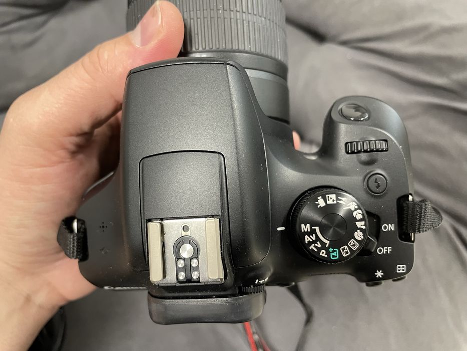 Canon 1300D  NOU