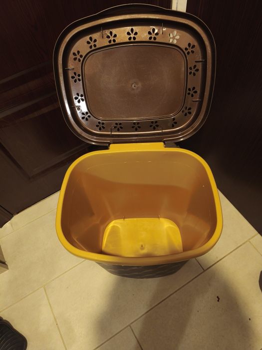 Нощни шкафчета, и етажерка